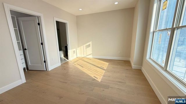 24 Peterson Road, Wayne, NJ 07470