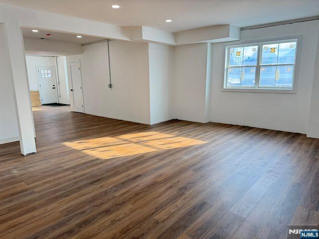 24 Peterson Road, Wayne, NJ 07470