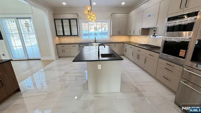 24 Peterson Road, Wayne, NJ 07470