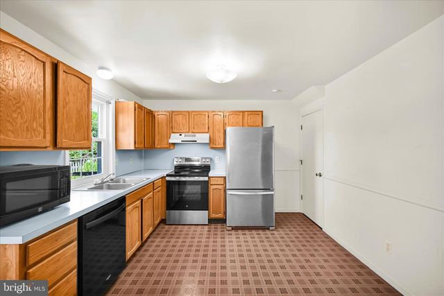 48 PENNWICK DR, Lititz, PA 17543