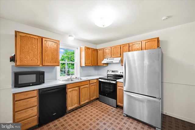 48 PENNWICK DR, Lititz, PA 17543