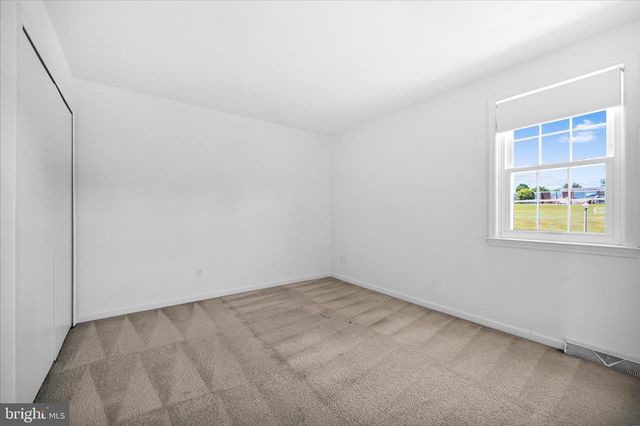 48 PENNWICK DR, Lititz, PA 17543