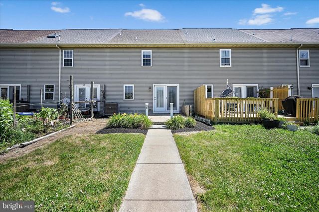 48 PENNWICK DR, Lititz, PA 17543