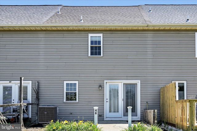 48 PENNWICK DR, Lititz, PA 17543