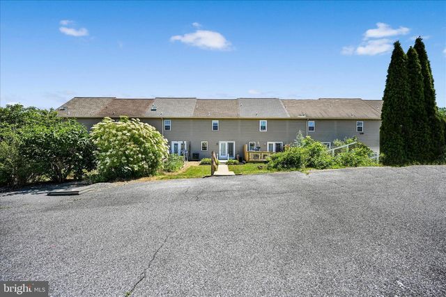 48 PENNWICK DR, Lititz, PA 17543