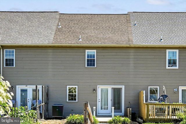 48 PENNWICK DR, Lititz, PA 17543