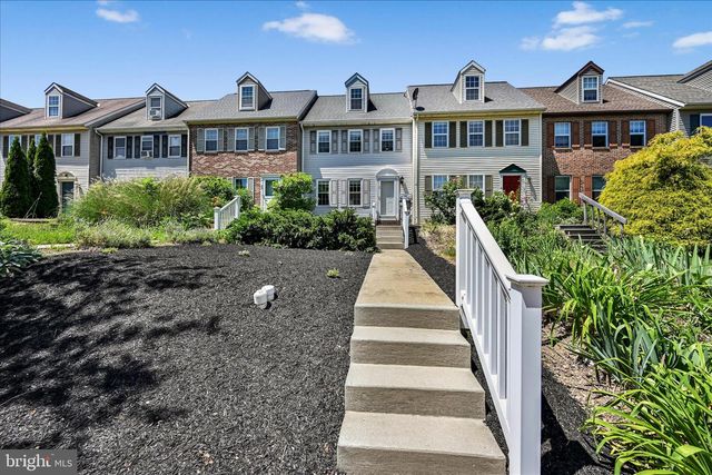48 PENNWICK DR, Lititz, PA 17543