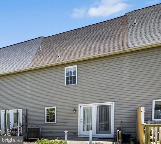 48 PENNWICK DR, Lititz, PA 17543