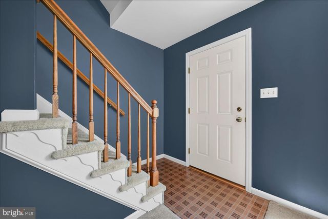 48 PENNWICK DR, Lititz, PA 17543