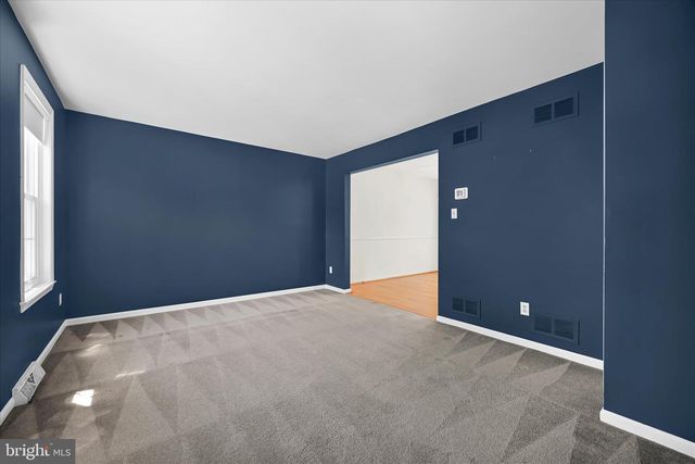 48 PENNWICK DR, Lititz, PA 17543