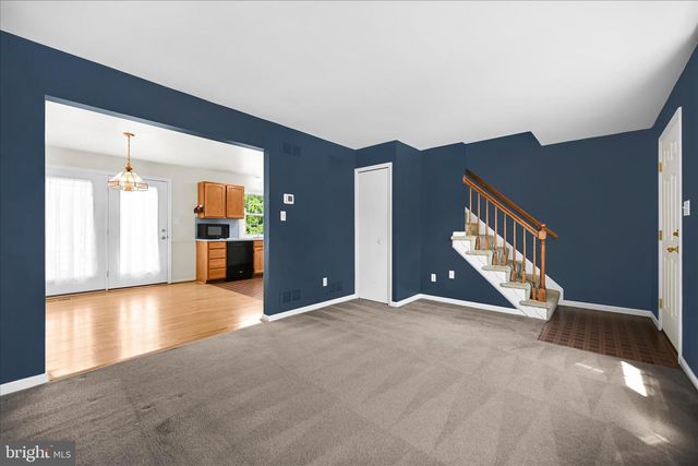 48 PENNWICK DR, Lititz, PA 17543