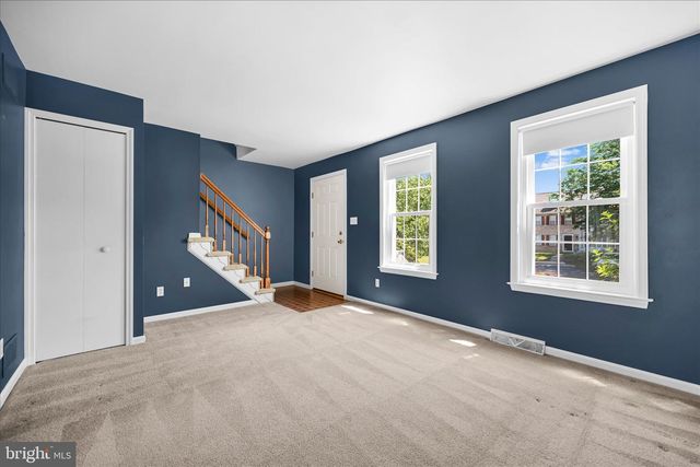 48 PENNWICK DR, Lititz, PA 17543