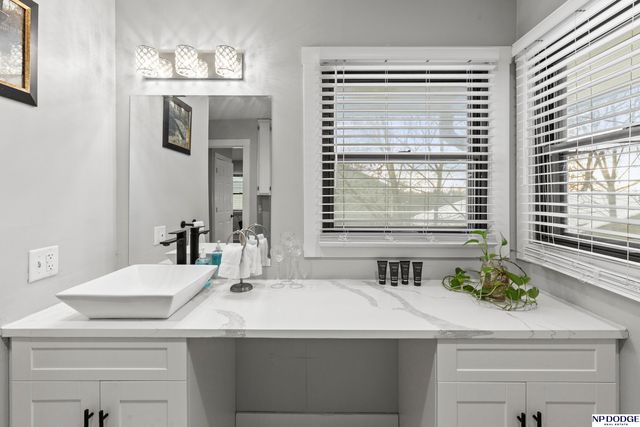 5902 S 50th Street, Omaha, NE 68117