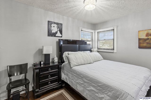 5902 S 50th Street, Omaha, NE 68117