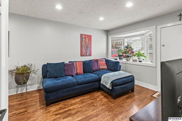 5902 S 50th Street, Omaha, NE 68117