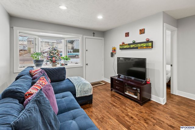 5902 S 50th Street, Omaha, NE 68117