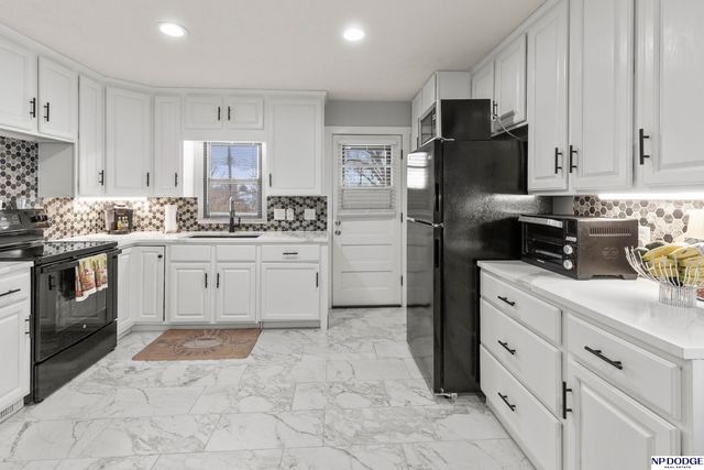 5902 S 50th Street, Omaha, NE 68117