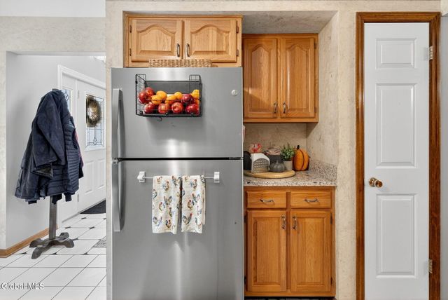 142 Killarney Drive, Niskayuna, NY 12309