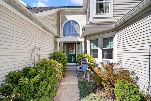 142 Killarney Drive, Niskayuna, NY 12309