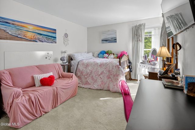 142 Killarney Drive, Niskayuna, NY 12309