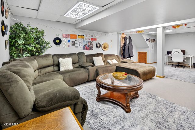 142 Killarney Drive, Niskayuna, NY 12309