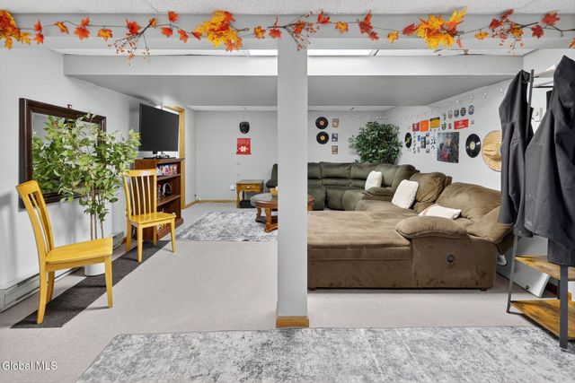 142 Killarney Drive, Niskayuna, NY 12309