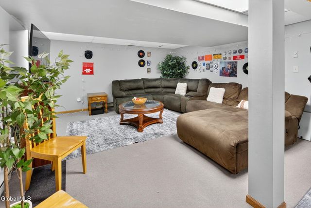 142 Killarney Drive, Niskayuna, NY 12309