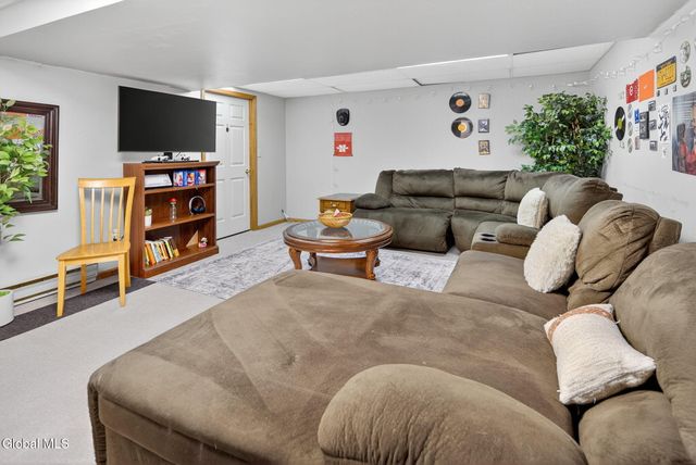 142 Killarney Drive, Niskayuna, NY 12309