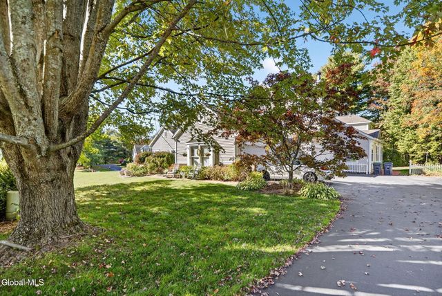 142 Killarney Drive, Niskayuna, NY 12309