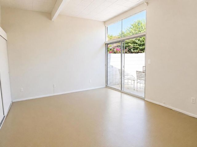 866 N Topaz Circle, Palm Springs, CA 92262