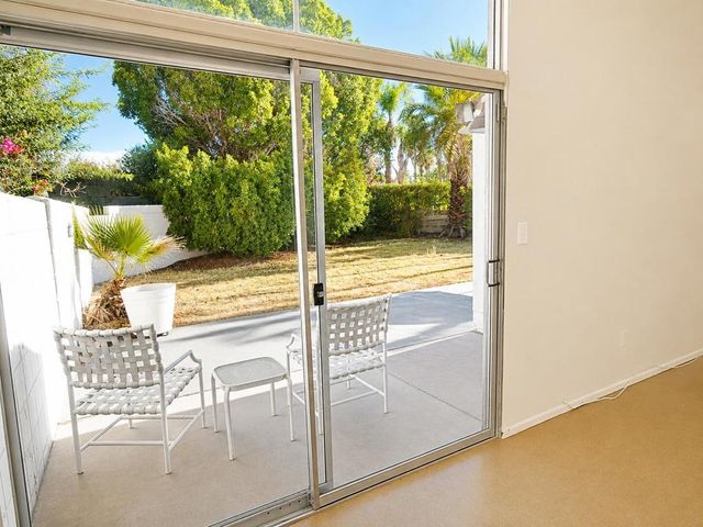 866 N Topaz Circle, Palm Springs, CA 92262