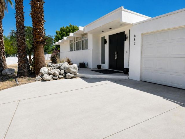 866 N Topaz Circle, Palm Springs, CA 92262