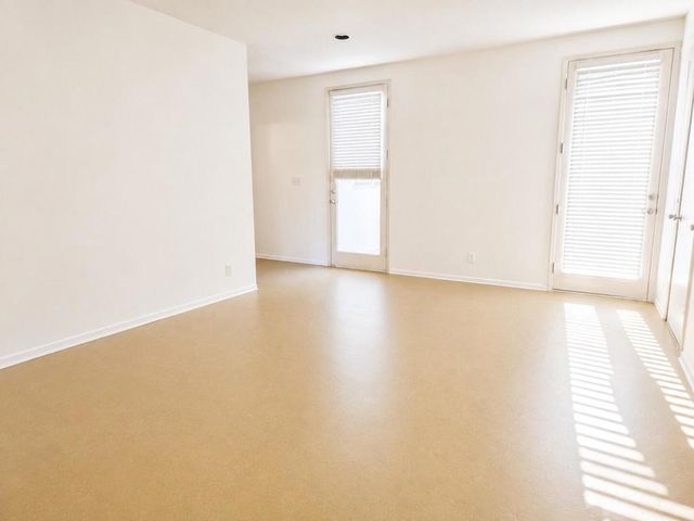 866 N Topaz Circle, Palm Springs, CA 92262