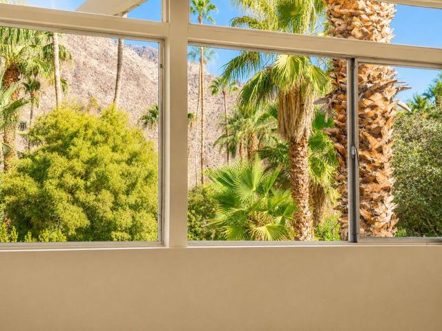 866 N Topaz Circle, Palm Springs, CA 92262