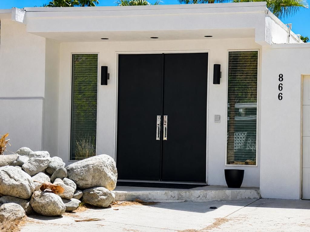 866 N Topaz Circle, Palm Springs, CA 92262