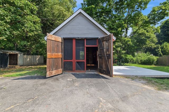 69 Main St, Kingston, MA 02364