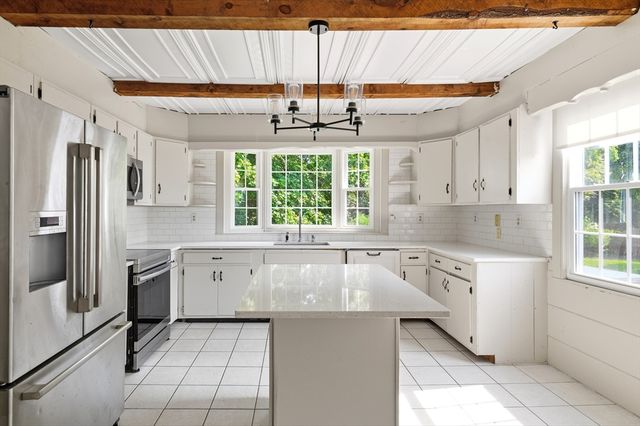 69 Main St, Kingston, MA 02364