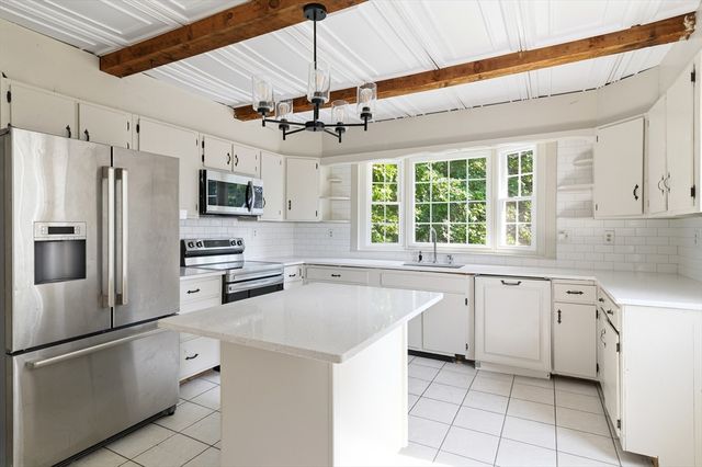 69 Main St, Kingston, MA 02364