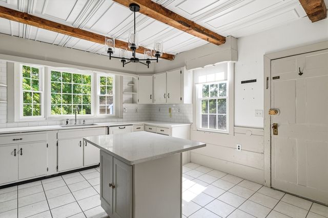 69 Main St, Kingston, MA 02364