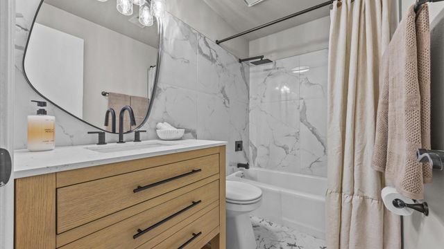 1042 Lakeside Court, Grand Junction, CO 81506