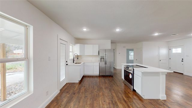 1425 W Walnut Street, Garland, TX 75042