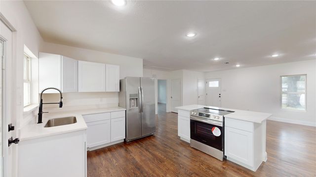 1425 W Walnut Street, Garland, TX 75042