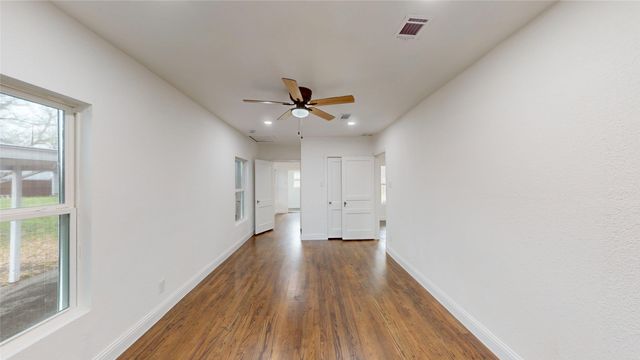 1425 W Walnut Street, Garland, TX 75042