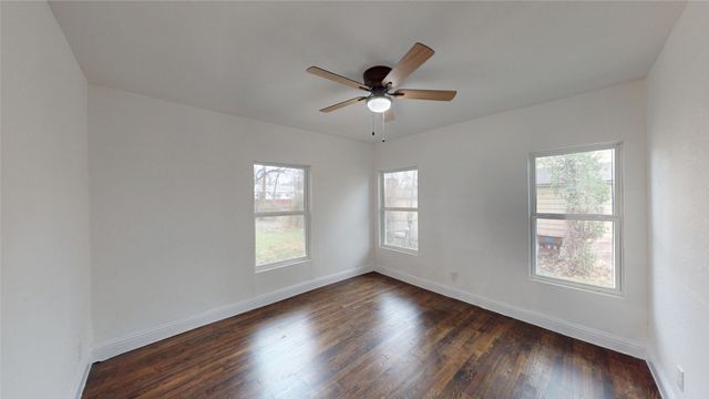 1425 W Walnut Street, Garland, TX 75042