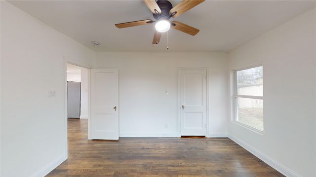 1425 W Walnut Street, Garland, TX 75042