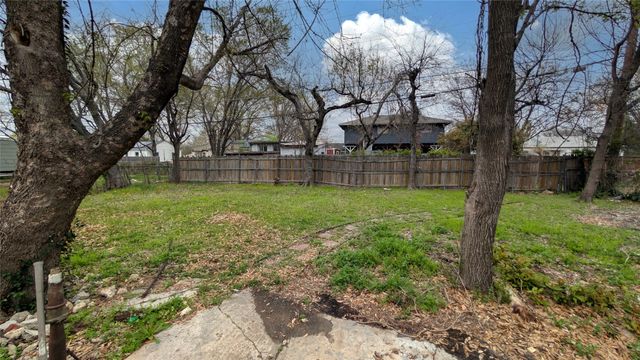 1425 W Walnut Street, Garland, TX 75042