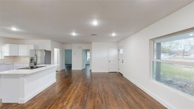 1425 W Walnut Street, Garland, TX 75042