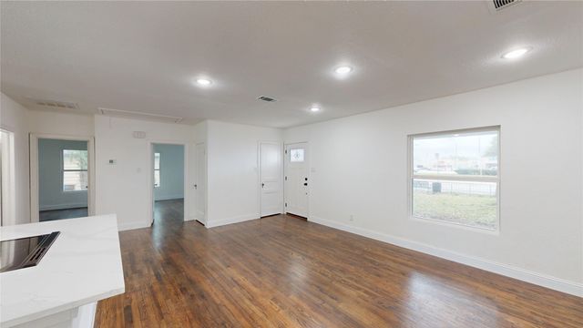 1425 W Walnut Street, Garland, TX 75042