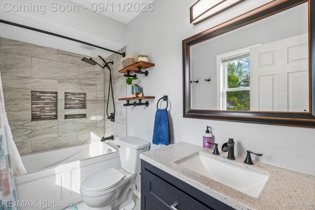 12126 Linden Road, Fenton, MI 48451