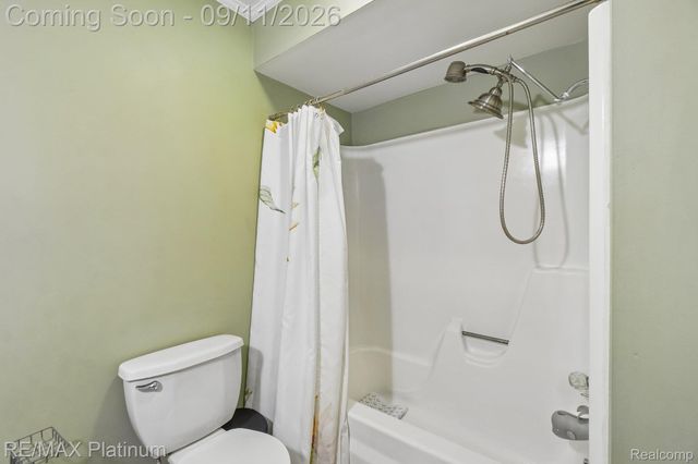 12126 Linden Road, Fenton, MI 48451